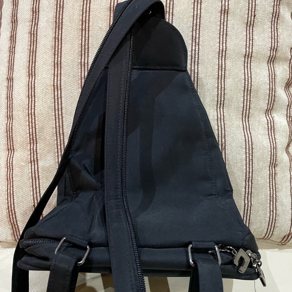 Backpack style purse - Picture 3 of 4